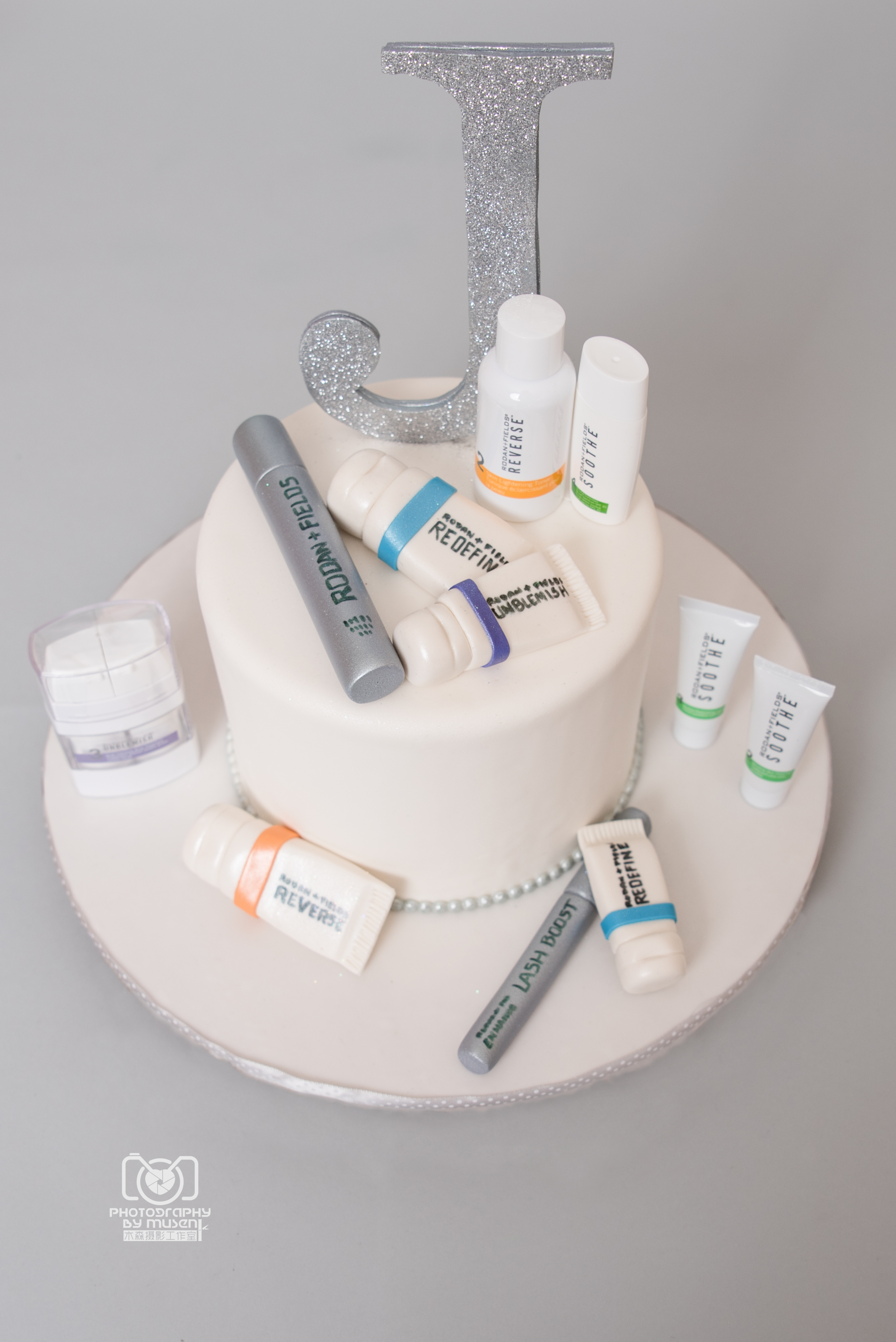 R+F Smash Cake